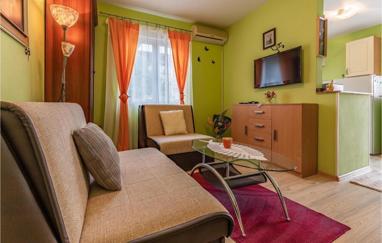 Nice Apartment In Premantura With Wifi Εξωτερικό φωτογραφία